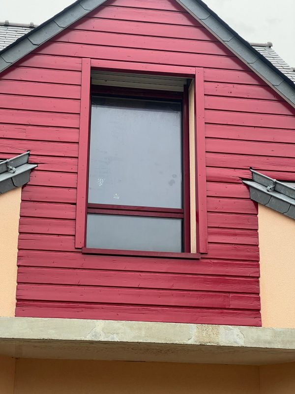 Réalisation de finitions de peinture soignées par un artisan peintre nantais